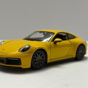 Welly 1:24 2020 Porsche 911 Carrera 4S Diecast Yellow